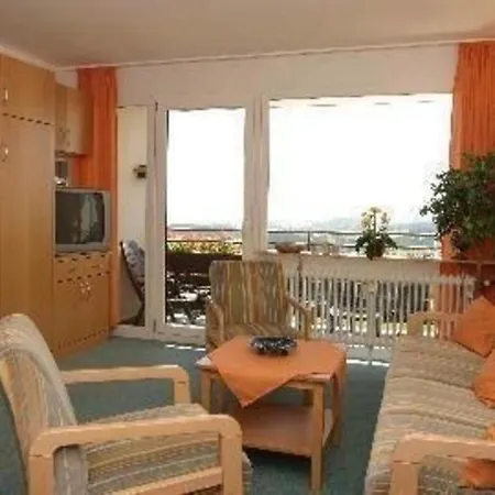 Komfortables In Mit Terrasse, Gemeinsamem Pool Und Garten Und Panoramablick